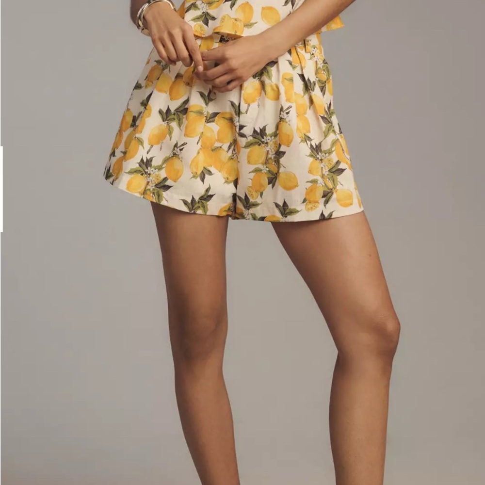 En Saison Pleated Shorts